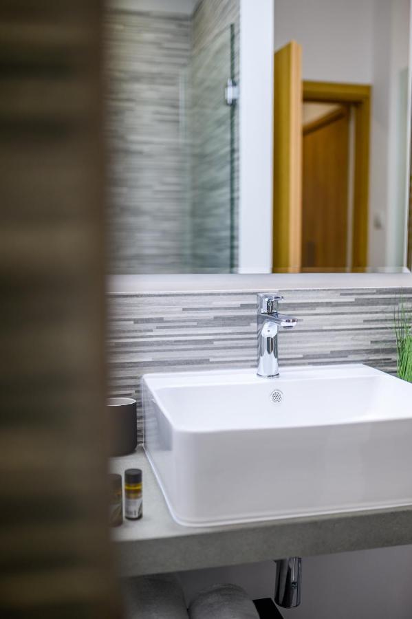 Magnolia City Suite Патра Екстериор снимка